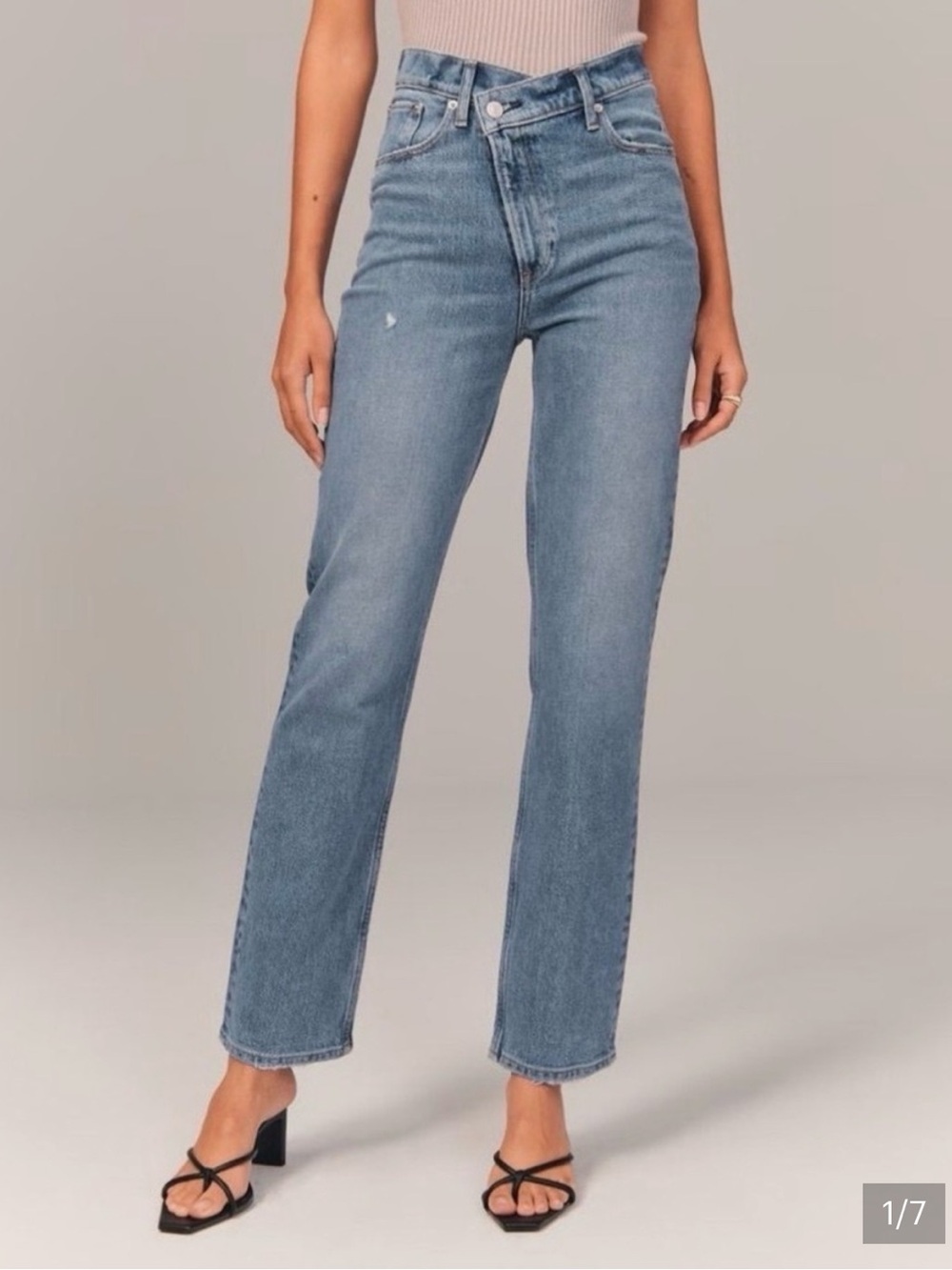 Abercrombie & Fitch Ultra High Rise 90s Slim Straight Jean Criss-Cross Med Wash
